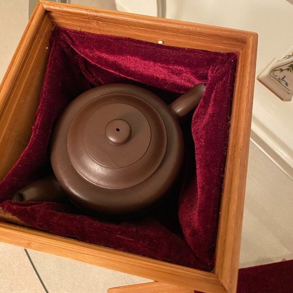 Chinese Zisha Teapot Sand Fired Ceramic Tea Pot with Velvet Lined Gift Box - Picture 6 of 7